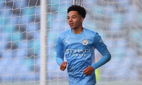 Samuel Edozie - Nhà vô địch trẻ từ chối Chelsea để chọn Man City