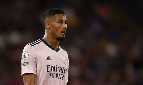 Vấn đề của Saliba; "Cú twist" của Xhaka
