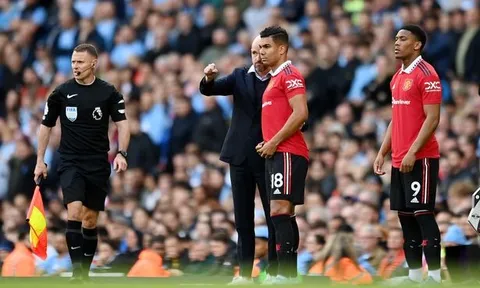 Phát biểu của Ferdinand khiến Ten Hag khó xử với Casemiro