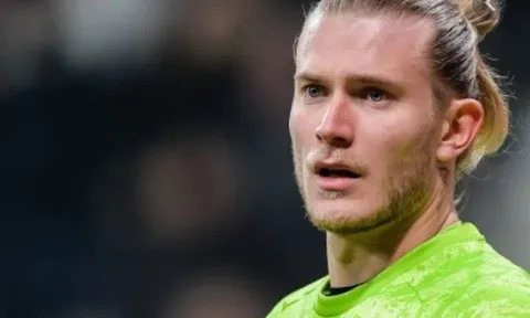 2 năm trôi qua, Bale lại lôi Karius ra làm trò đùa
