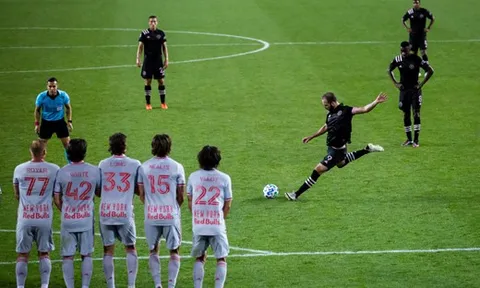 Sau tất cả, Higuain "khai hỏa" ở MLS với bàn thắng khó tin