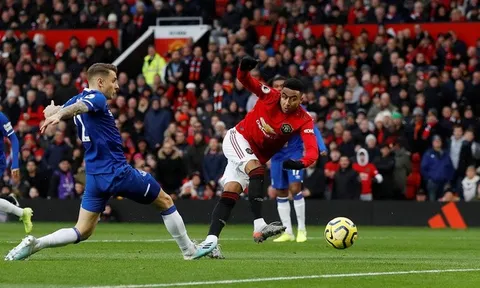 Hòa bạc nhược, fan Man United điên tiết: "Làm ơn bán tên vô dụng đó"