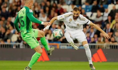 Zidane: "Anh ấy đã ghi bàn với tư cách là số 9 của Real Madrid"