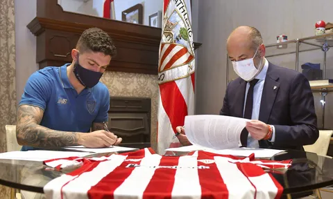 CHÍNH THỨC! Được Arsenal liên hệ, "đá tảng" chốt xong tương lai