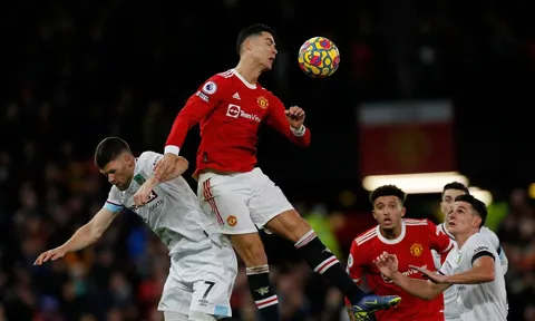 Ronaldo mang đến con dao hai lưỡi cho Man Utd