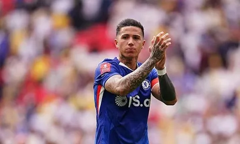 HLV Chelsea ca ngợi bản lĩnh thủ lĩnh của Enzo Fernandez