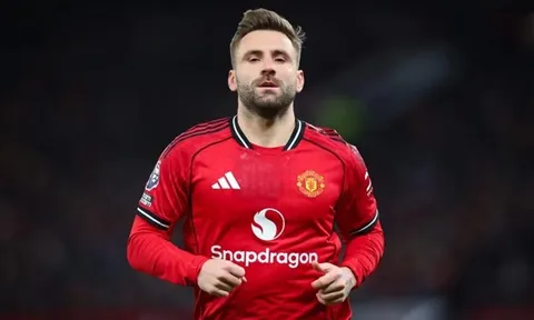 Luke Shaw chỉ cách kỷ lục ra sân tại Man Utd đúng 5 trận