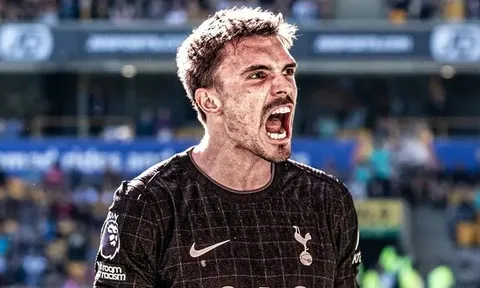 Bài đăng ăn mừng của Tottenham khiến CĐV tranh cãi