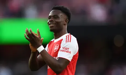 Saka trở lại, Rooney đặt cửa Arsenal vô địch Ngoại hạng Anh