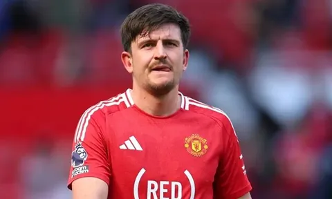 Man Utd tạm thay đổi logo áo đấu trong trận gặp Brentford