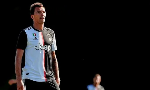 Góc Man Utd: Bỏ tiền cho Mandzukic, chẳng thà đưa "trai hư" trở lại