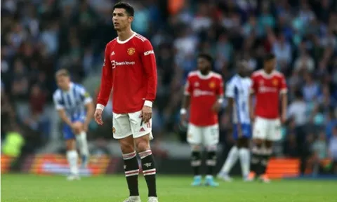 M.U thua nhục nhã, Ronaldo tìm gặp Sir Alex