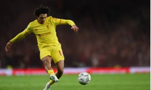 Paul Merson gọi tên David Beckham của Liverpool