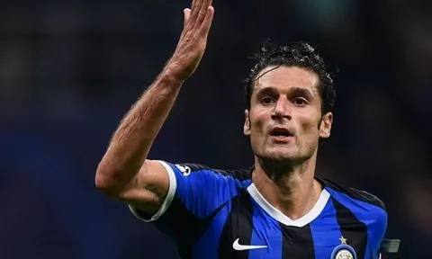 Inter tống tiễn 2 ngôi sao đón 'chiến binh thép' của Barca