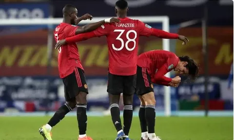 Xác nhận: Cặp trung vệ bị tống tiễn khỏi Man Utd