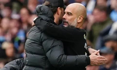 Klopp và Pep trao đổi gì sau màn bắt tay cuồng nhiệt?