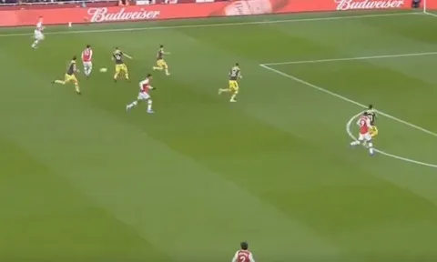 Ozil khiến 3 cầu thủ Southampton 'nếm trái đắng'