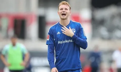 Người Liverpool giúp Schalke có 3 điểm đầu tiên ở Bundesliga