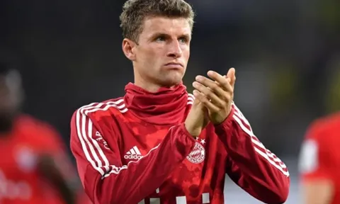 Overmars công khai mời gọi Muller về Ajax