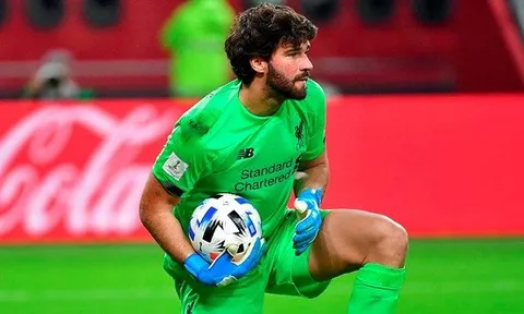 Vất vả ngăn cản hàng công Monterrey, Alisson nói gì sau trận?