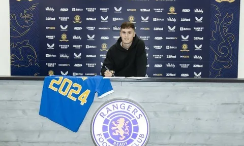 Xác nhận: Man Utd bán tiền vệ tài năng cho Steven Gerrard