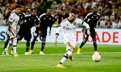 Mở tài khoản, Ten Hag nhắc khéo Ronaldo