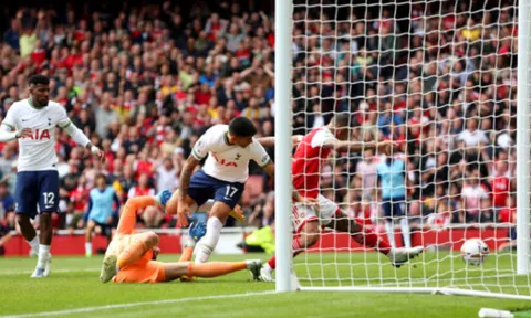 "Gabriel Jesus quá linh hoạt"