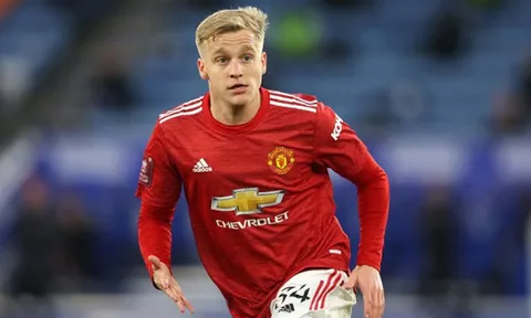 Thay vì Man Utd, Van der Vaart chỉ ra CLB phù hợp hơn với De Beek