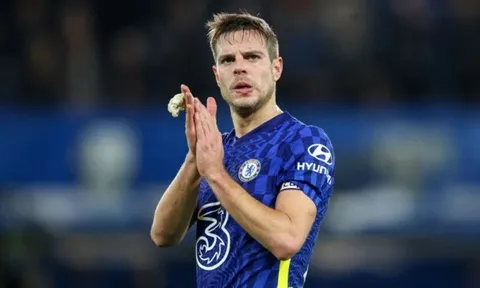 Noel Whelan liệt kê 4 'gã khổng lồ' muốn chiêu mộ Riyad Mahrez