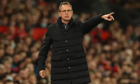 Rangnick công khai bị BLĐ M.U cấm cản chuyển nhượng