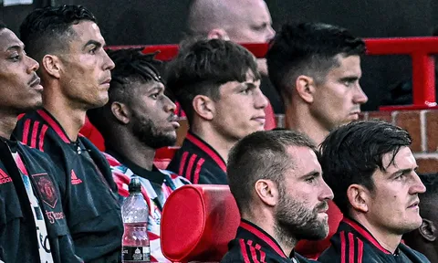 Merson: Maguire nên rời Man United