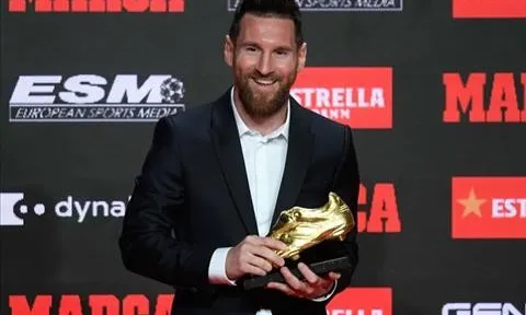 Giành giày vàng lần thứ 6, Messi bất ngờ tri ân hai cái tên