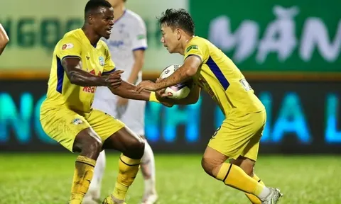 HAGL thất bại đau đớn; HLV Shin Tae-yong bị tẩy chay