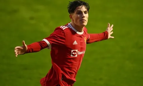 Niềm tự hào Carrington có cơ hội khoác chung màu áo với Messi