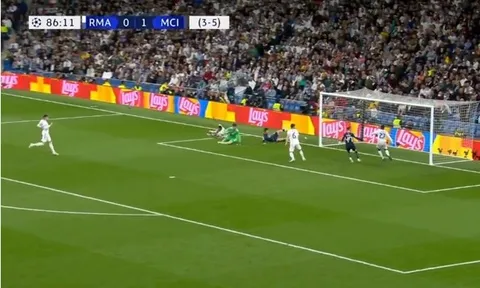 Pha bóng cho thấy Man City 'xui tận mạng'