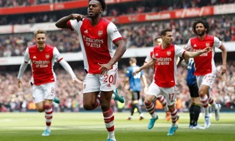 Nhấn chìm M.U, Arsenal trở lại vị trí thứ 4
