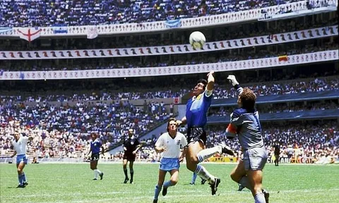 TIN BUỒN! Huyền thoại Diego Maradona qua đời ở tuổi 60