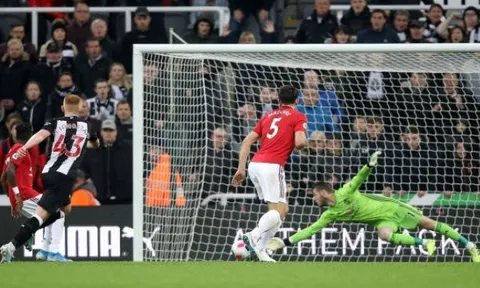 "Solskjaer cần ích kỷ hơn để bảo vệ bản thân mình"
