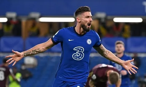 Giữa muôn vàn lời ca tụng, Giroud bất ngờ bị Owen chỉ trích