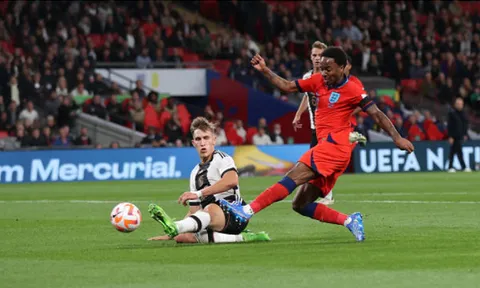 Cơn lốc của Arsenal sẽ đẩy Sterling lên ghế dự bị
