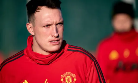 Hé lộ lý do Phil Jones không thể rời Man Utd