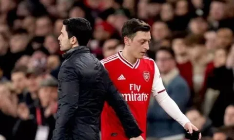 4 lý do khiến Ozil trở thành 'người thừa' ở Arsenal
