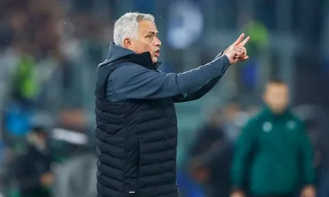 Pep "đá đểu" Mourinho bất tài