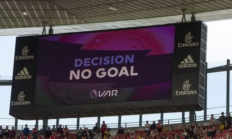 5 'thảm họa VAR' ở EPL mùa này: Cay đắng Man City; Dấu hỏi cho Spurs