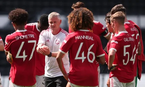 5 điểm nhấn Derby 1-2 Man Utd: Tân binh tỏa sáng, Sancho hãy coi chừng