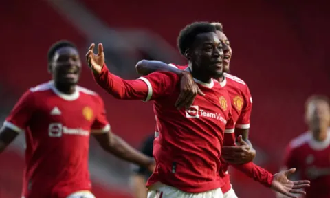 5 điểm nhấn Man Utd 2-2 Brentford: Ngày của siêu phẩm; Dalot hết cơ hội