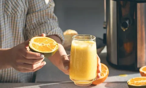 5 người này uống nước ép cam gấp đôi chất bổ