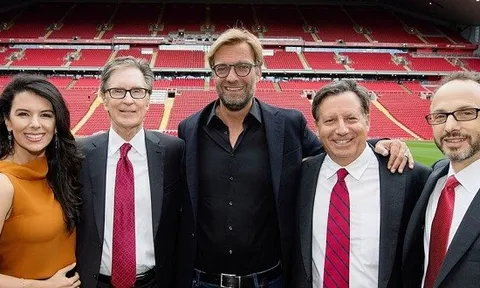 'FSG out' - Phong trào thiển cận của fan Liverpool