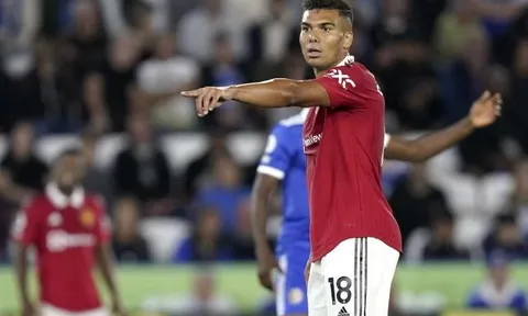 "Cậu ấy là đá tảng của Man Utd, chữ ký kỳ lạ"
