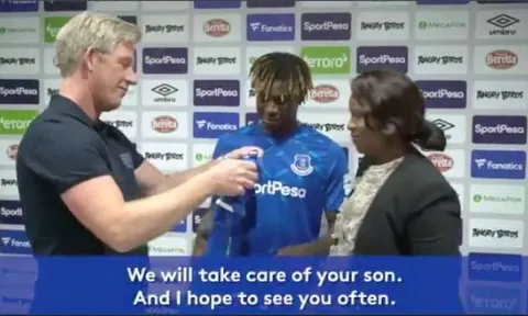 Thật phũ phàng! Everton đã lừa dối gia đình Moise Kean